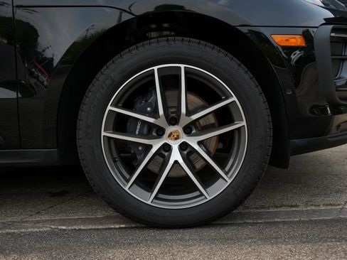 Certified 2026 Porsche Macan AWD/4WD image 38