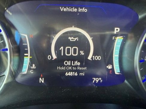 Used 2024 Chrysler Pacifica Touring-L FWD image 4