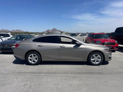 Used 2024 Chevrolet Malibu LT FWD image 3