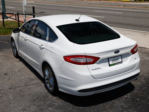 Used 2016 Ford Fusion SE FWD image 8