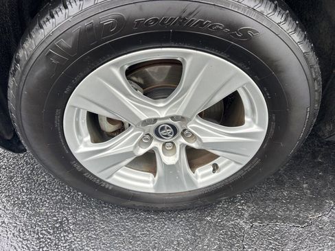 Used 2020 Toyota RAV4 XLE image 24