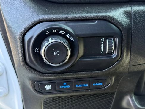 Used 2023 Jeep Wrangler Unlimited Sahara AWD/4WD image 19