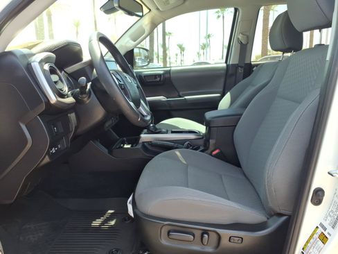 Certified 2023 Toyota Tacoma SR5 AWD/4WD image 15