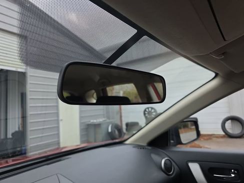 Used 2011 Nissan Rogue S image 26