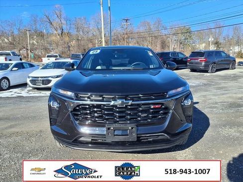 Used 2025 Chevrolet Trax RS image 2