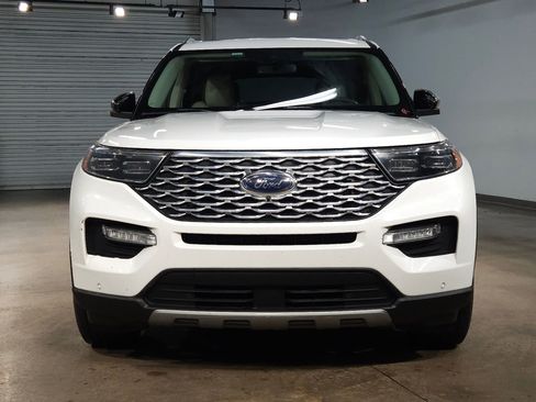 Used 2020 Ford Explorer Platinum image 2