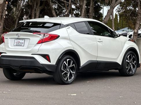 Used 2019 Toyota C-HR XLE image 4