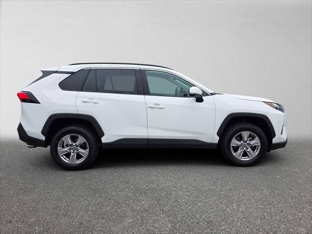 Used 2025 Toyota RAV4 XLE AWD/4WD image 2