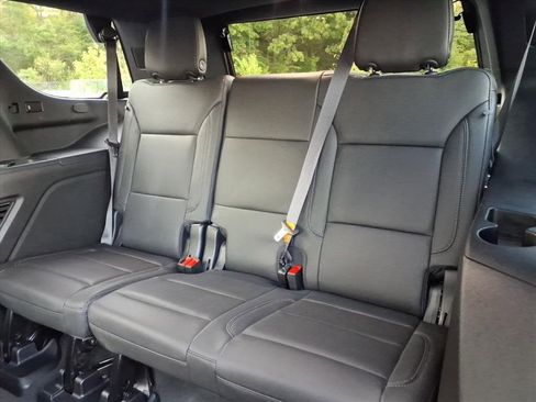 Used 2024 Chevrolet Tahoe Z71 w/ Luxury Package image 19