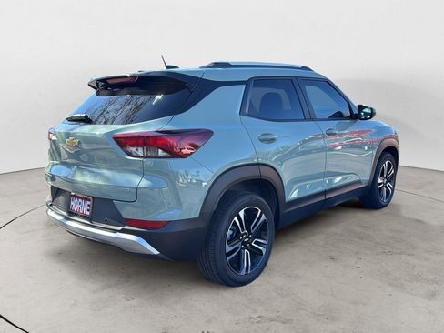 Used 2025 Chevrolet TrailBlazer LT w/ LT Cold Weather Package image 5