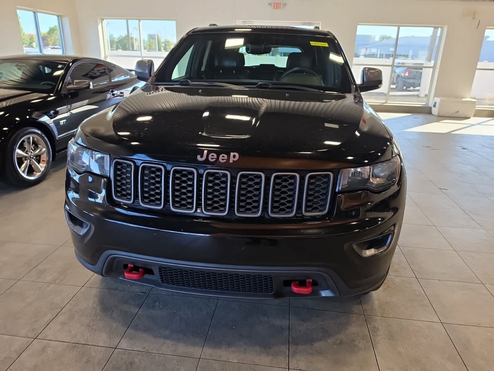 Used 2017 Jeep Grand Cherokee Trailhawk AWD/4WD image 2