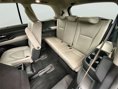 Used 2025 Toyota Grand Highlander AWD image 25