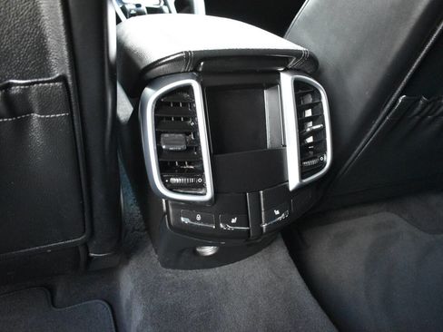 Used 2018 Porsche Cayenne Platinum Edition AWD/4WD image 13