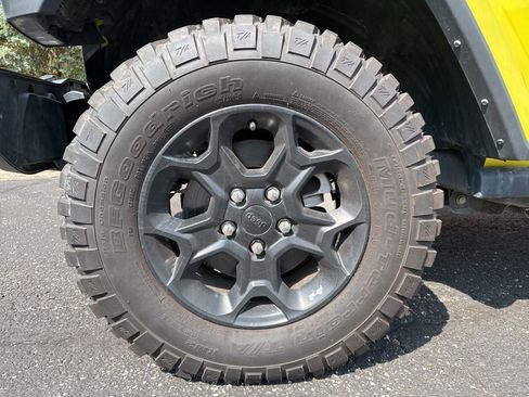 Used 2023 Jeep Gladiator Willys image 18