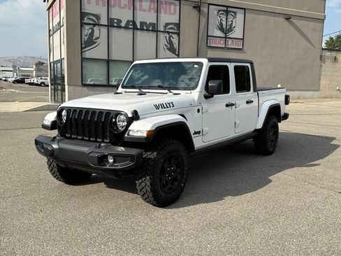 Used 2023 Jeep Gladiator Sport AWD/4WD image 11