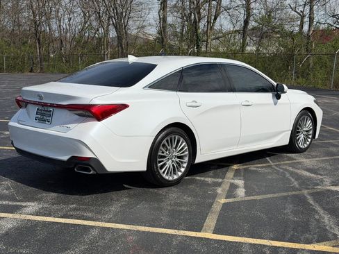 Used 2019 Toyota Avalon Limited FWD image 4