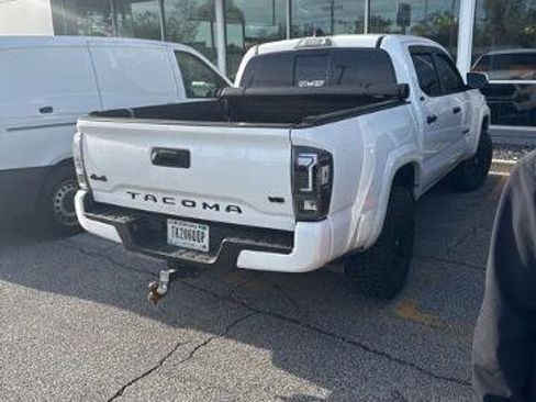Used 2022 Toyota Tacoma 4x4 Double Cab image 2