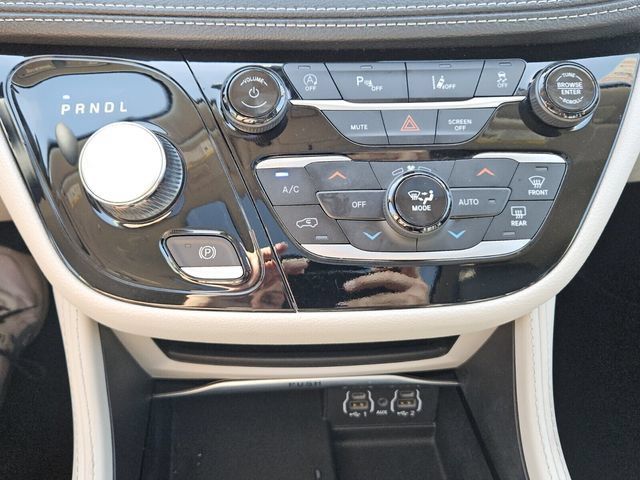 Used 2024 Chrysler Pacifica Limited FWD image 20