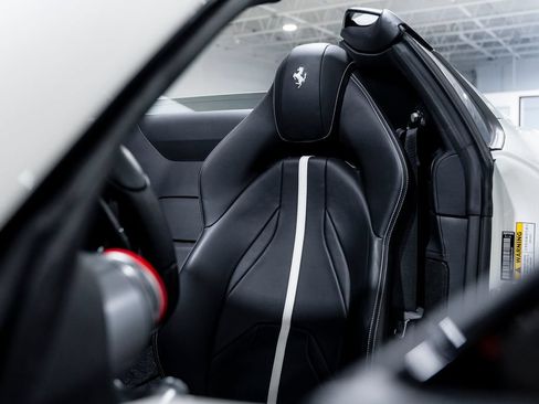 Used 2023 Ferrari 812 GTS RWD image 38
