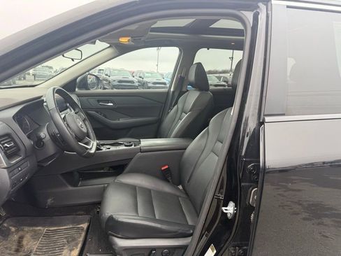 Used 2022 Nissan Rogue SV w/ SV Premium Package image 10