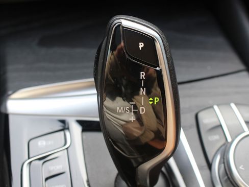 Used 2021 BMW 530e w/ Premium Package image 37