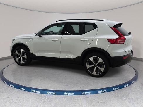 Used 2023 Volvo XC40 B5 Plus AWD/4WD image 8