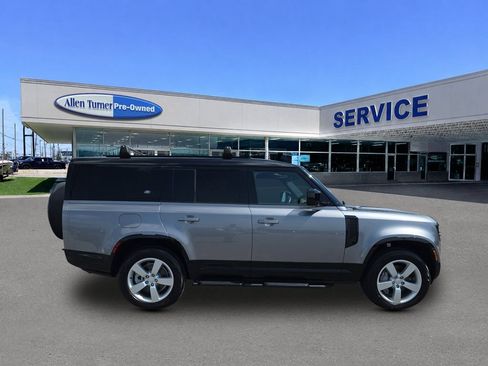 Used 2024 Land Rover Defender 130 X-Dynamic SE AWD/4WD image 9