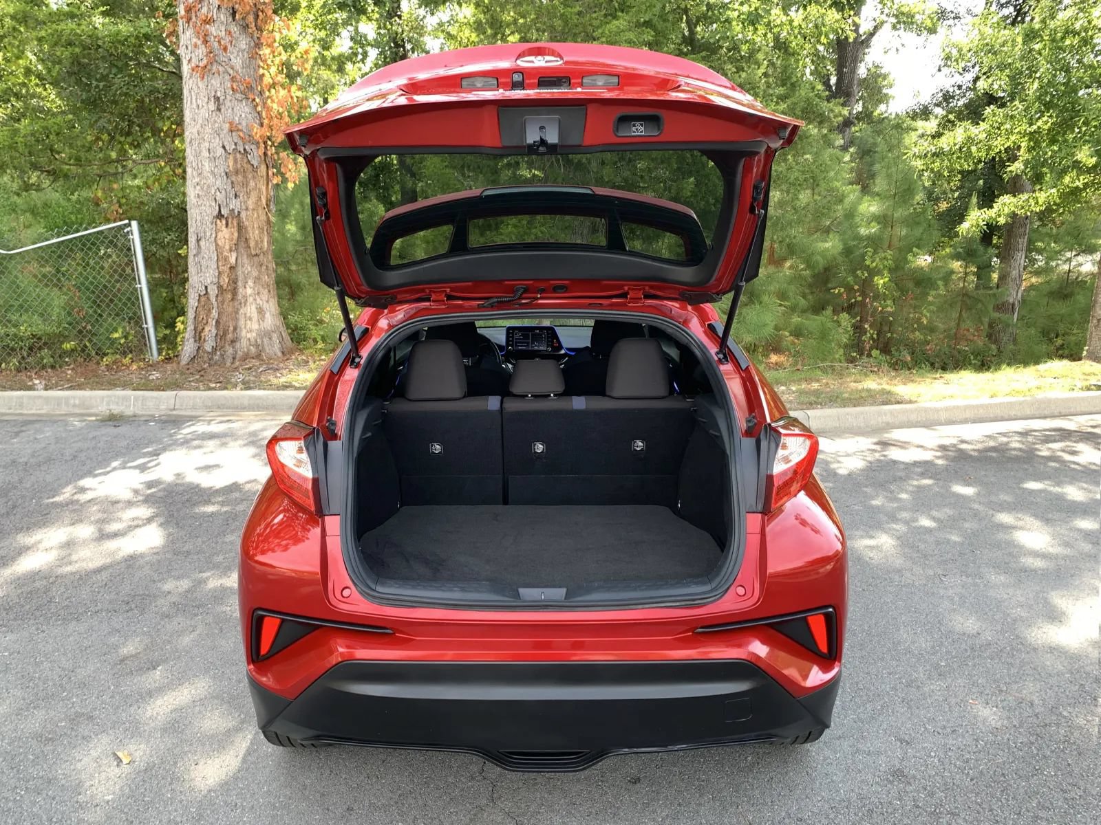 Used 2020 Toyota C-HR XLE FWD image 9