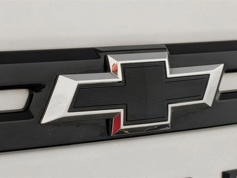 Used 2024 Chevrolet Suburban Z71 w/ Off-Road Capability Package image 9