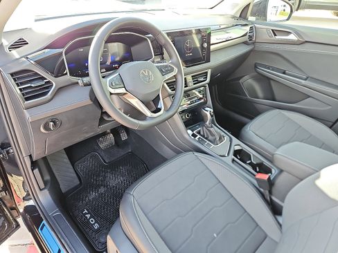 New 2026 Volkswagen Taos SE image 11