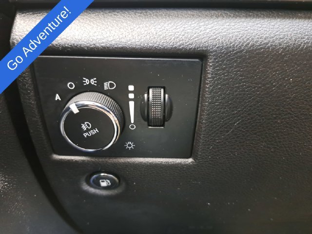 Used 2018 Jeep Grand Cherokee Altitude AWD/4WD image 19