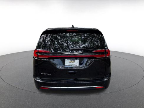 Used 2025 Chrysler Pacifica Select FWD image 6