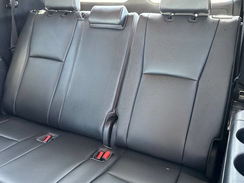 Used 2023 Toyota Highlander XLE AWD/4WD image 34