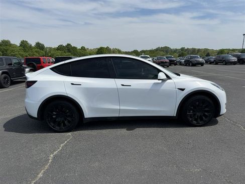 Used 2022 Tesla Model Y Long Range AWD/4WD image 6