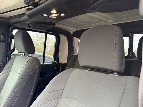 Used 2021 Jeep Gladiator Sport image 12