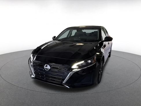 Used 2025 Nissan Altima 2.5 SV FWD image 6