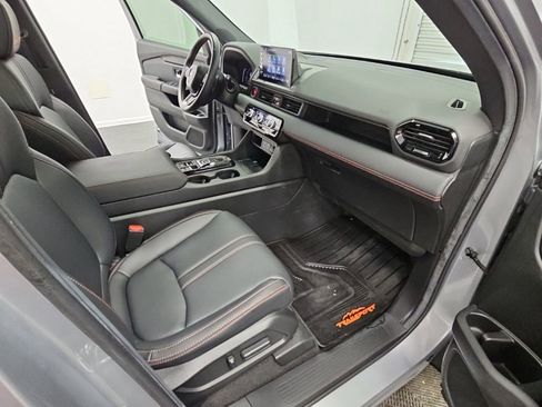 Used 2025 Honda Pilot TrailSport image 37