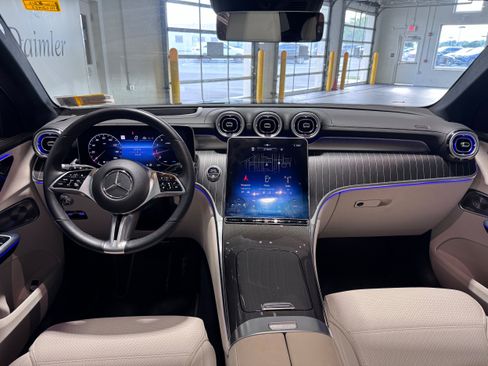 Used 2023 Mercedes-Benz GLC 300 4MATIC image 6