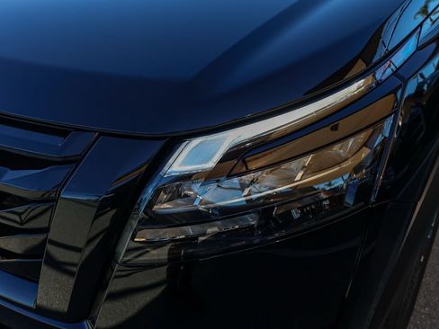 New 2025 Nissan Pathfinder SV image 10