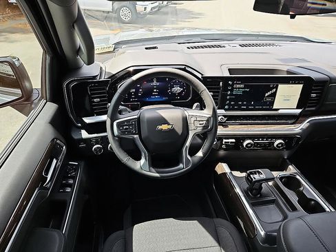 New 2026 Chevrolet Silverado 1500 LT w/ Z71 Off-Road Package AWD/4WD image 12