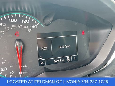 Used 2022 Chevrolet Trax LT w/ LT Convenience Package image 12