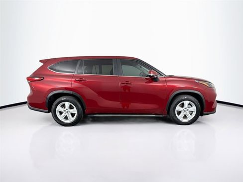 Certified 2023 Toyota Highlander LE image 10
