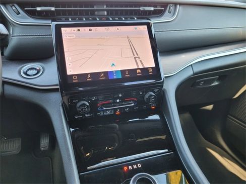 Used 2024 Jeep Grand Cherokee Limited image 29