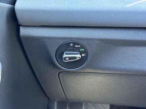 Used 2025 Volkswagen Jetta SE image 18