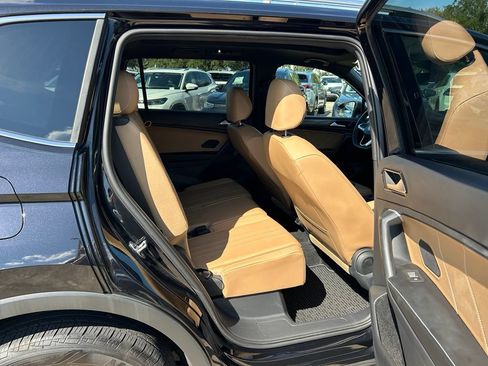 Certified 2024 Volkswagen Tiguan SE FWD image 39