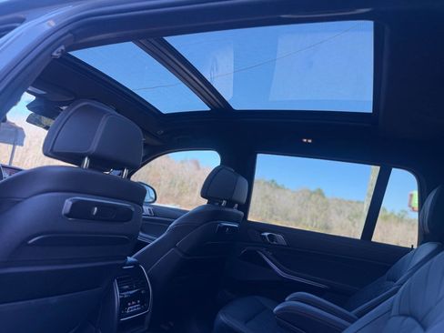 Used 2024 BMW X7 xDrive40i w/ Executive Package image 12