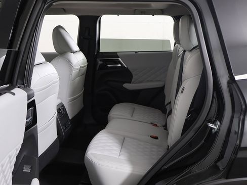 New 2025 Mitsubishi Outlander SEL image 33