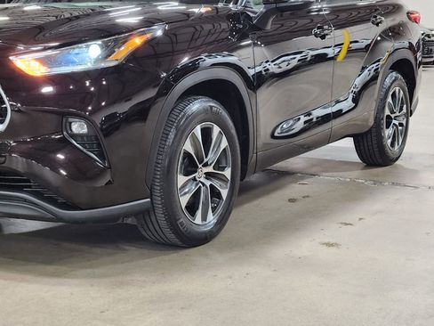 Used 2021 Toyota Highlander XLE FWD image 17