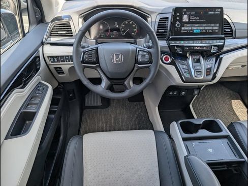 Used 2025 Honda Odyssey Elite image 10