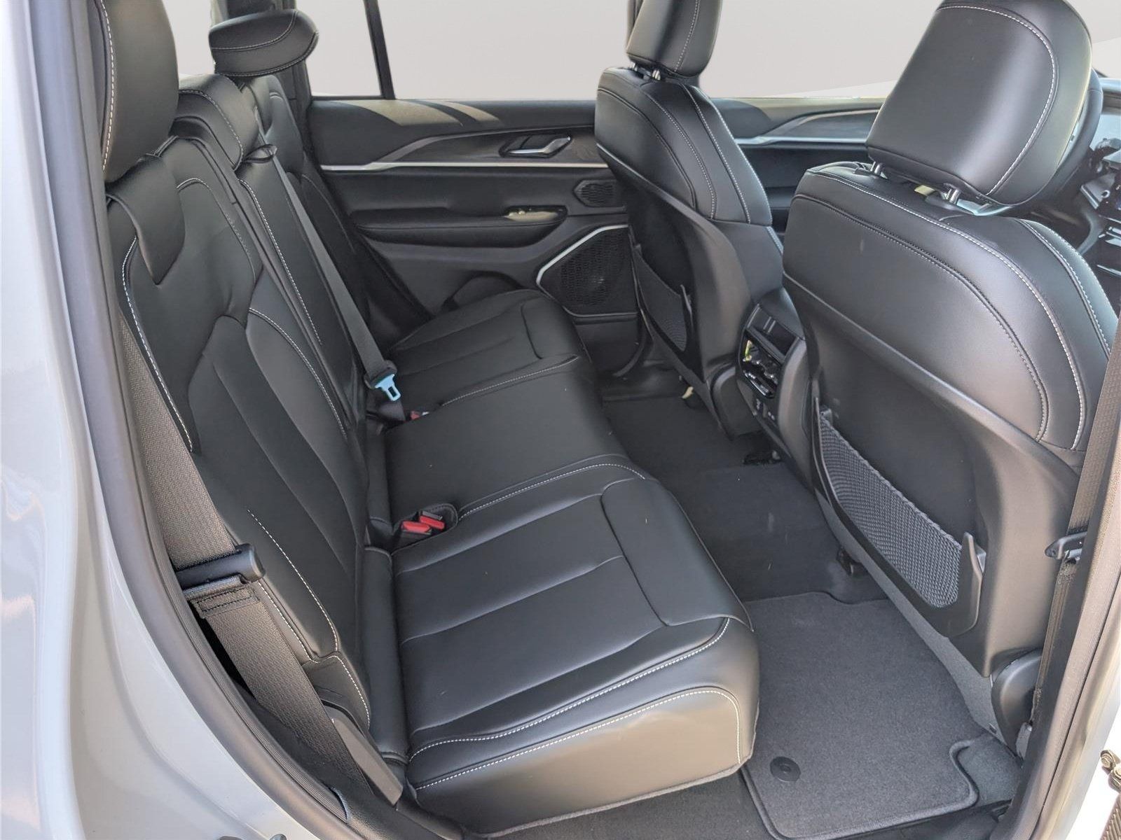New 2026 Jeep Grand Cherokee Limited AWD/4WD image 7